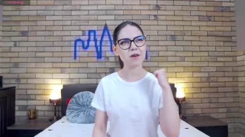 Snapshot of kailalewis chatting on September 18, 2025, 6:43 pm Kaila Lewis online show from September 18, 2025, 6:43 pm