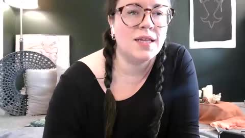 kaitrosss online show from April 12, 2026, 8:03 pm