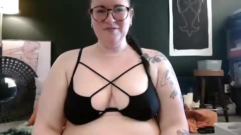 kaitrosss online show from May 4, 2026, 7:32 pm