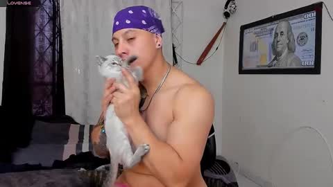 Kaledd musclees room Master online show from December 7, 2024, 10:06 pm