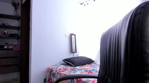 Snapshot of kali_sweet chatting on December 9, 2024, 6:57 pm AndreaLactating online show from December 9, 2024, 6:57 pm