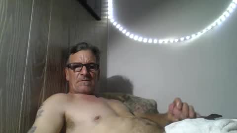 kalifornia91666 online show from November 17, 2025, 5:46 am