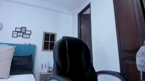 Kamilalopez online show from October 6, 2025, 9:45 pm