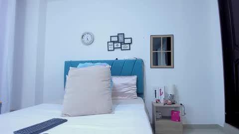 Kamilalopez online show from November 10, 2025, 11:37 pm