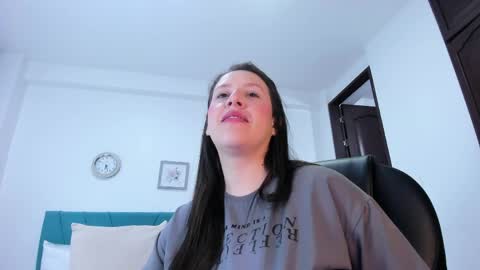 Kamilalopez online show from June 10, 2026, 12:11 am