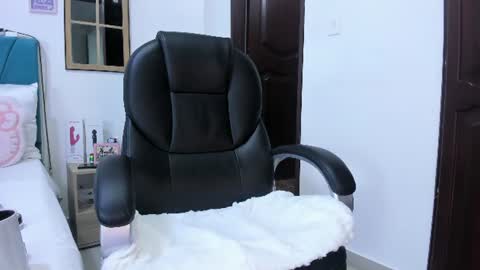Kamilalopez online show from June 12, 2026, 11:25 pm
