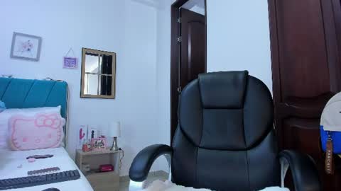 Kamilalopez online show from June 13, 2026, 8:07 pm