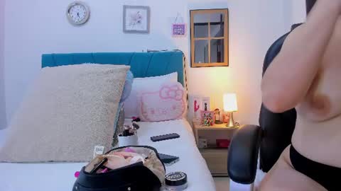 Kamilalopez online show from June 29, 2026, 8:42 pm
