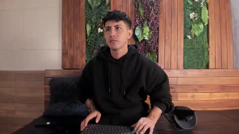 jhon online show from March 18, 2026, 12:08 pm