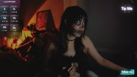 kamilee__xo online show from October 31, 2025, 7:48 pm