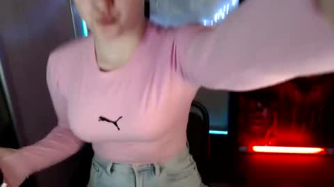 Snapshot of kamilla_love_ chatting on April 29, 2026, 12:09 pm kamilla_love_ online show from April 29, 2026, 12:09 pm