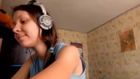 Mari  Simmons online show from September 17, 2025, 8:05 am