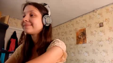 Mari  Simmons online show from September 21, 2025, 7:10 am