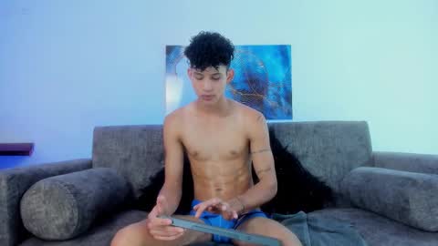 Kami online show from November 25, 2025, 6:41 pm