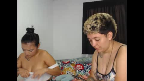 Snapshot of kammy_cami chatting on April 14, 2026, 12:33 pm kammy y camila online show from April 14, 2026, 12:33 pm