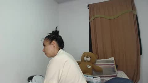 Snapshot of kammy_cami chatting on May 4, 2026, 12:01 pm kammy y camila online show from May 4, 2026, 12:01 pm