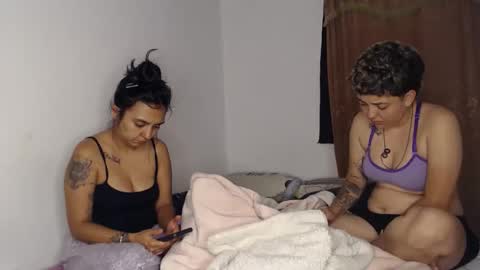 Snapshot of kammy_cami chatting on May 12, 2026, 11:51 am kammy y camila online show from May 12, 2026, 11:51 am