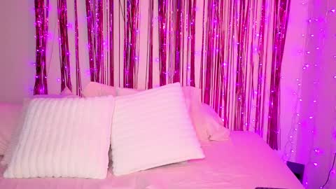 kamrynmarie69 online show from December 27, 2024, 4:04 am