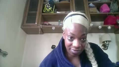 kandilicious69 online show from February 9, 2026, 10:25 pm