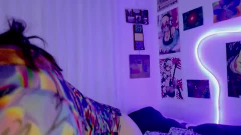   online show from December 14, 2025, 10:25 pm