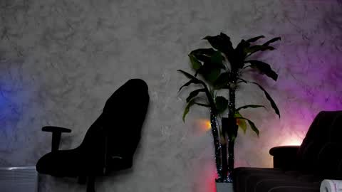 Snapshot of kaow65 chatting on November 5, 2025, 4:12 am Emma online show from November 5, 2025, 4:12 am