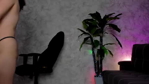 Snapshot of kaow65 chatting on November 19, 2025, 3:50 am Emma online show from November 19, 2025, 3:50 am