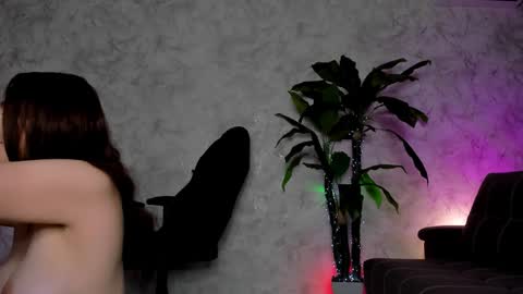 Snapshot of kaow65 chatting on December 1, 2025, 1:32 am Emma online show from December 1, 2025, 1:32 am