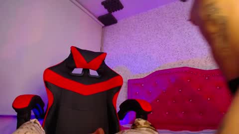 kaoz_33 online show from April 30, 2026, 8:57 pm