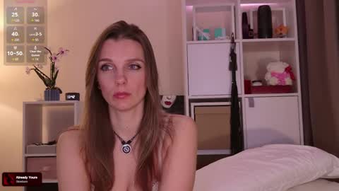 Julia online show from May 8, 2026, 9:42 pm