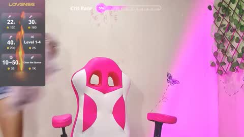 Karen  online show from November 25, 2025, 1:33 pm