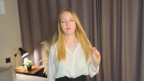 Annie online show from September 23, 2025, 7:44 am