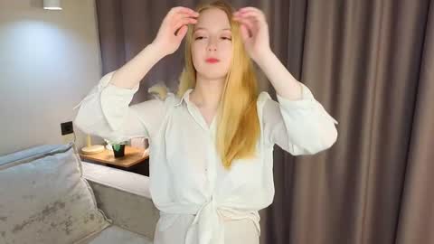 Annie online show from September 24, 2025, 7:44 am