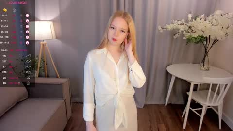 Annie online show from September 26, 2025, 7:23 am