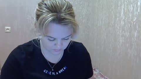 karennelsonx online show from January 18, 2025, 7:37 pm
