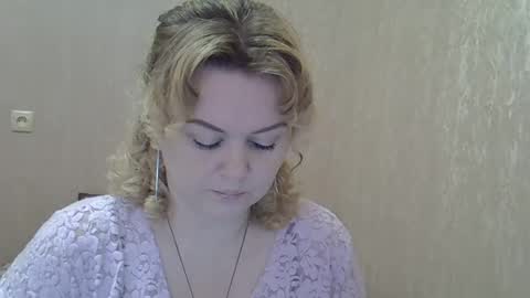 karennelsonx online show from February 25, 2025, 11:41 am