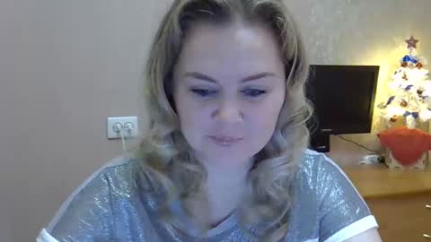 karennelsonx online show from December 17, 2025, 11:05 am