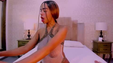 Snapshot of karennewman chatting on December 16, 2025, 2:27 am KarenNewman online show from December 16, 2025, 2:27 am