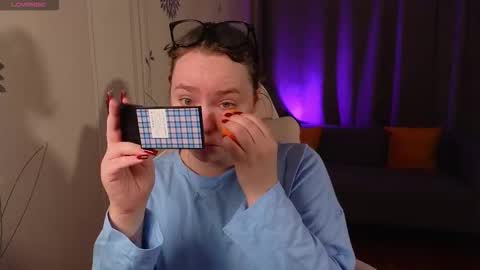 Snapshot of kari_lunna chatting on October 19, 2025, 2:56 am Karoline online show from October 19, 2025, 2:56 am