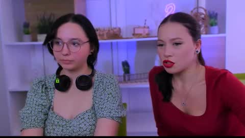 kari_pirs online show from September 17, 2025, 8:49 am