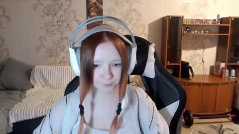 Lisa Backler online show from September 25, 2025, 4:21 pm