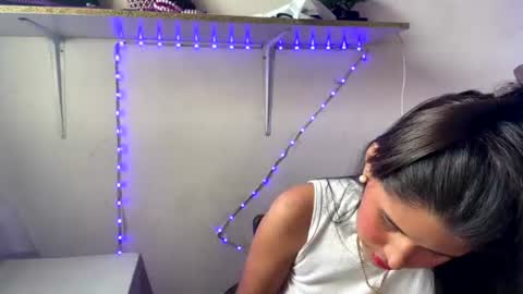 Snapshot of kariina_candy chatting on July 5, 2026, 2:13 pm kariina candy and fox online show from July 5, 2026, 2:13 pm