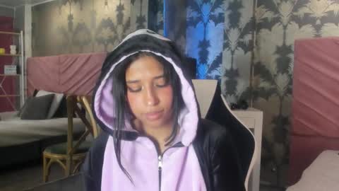 Snapshot of karin_ks chatting on October 6, 2025, 7:11 pm Karina online show from October 6, 2025, 7:11 pm