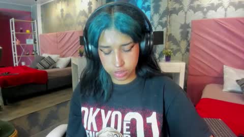 Snapshot of karin_ks chatting on October 28, 2025, 7:27 pm Karina online show from October 28, 2025, 7:27 pm