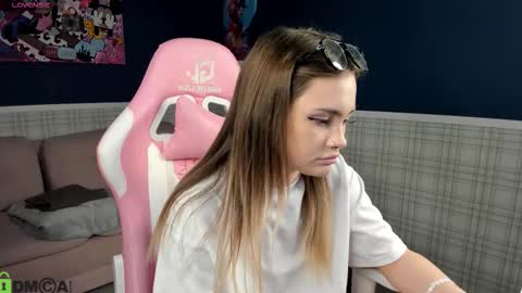 Snapshot of karina_broks chatting on October 9, 2025, 9:07 am karina_broks online show from October 9, 2025, 9:07 am