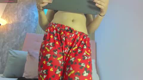 karina_carmona online show from December 5, 2025, 2:58 pm