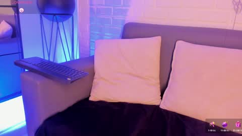 Snapshot of karina_gomez_18 chatting on January 28, 2025, 5:32 am Kari online show from January 28, 2025, 5:32 am