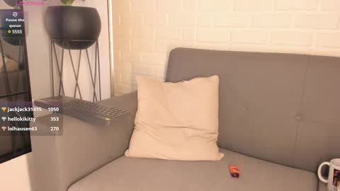 Snapshot of karina_gomez_18 chatting on February 18, 2025, 6:26 am Kari online show from February 18, 2025, 6:26 am