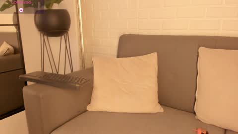 Snapshot of karina_gomez_18 chatting on February 20, 2025, 6:39 am Kari online show from February 20, 2025, 6:39 am