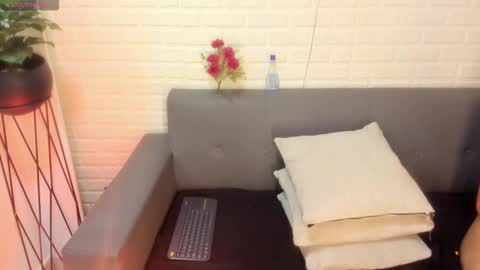 Snapshot of karina_gomez_18 chatting on September 28, 2025, 11:37 am Kari online show from September 28, 2025, 11:37 am