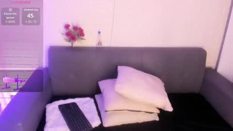 Snapshot of karina_gomez_18 chatting on October 3, 2025, 11:18 am Kari online show from October 3, 2025, 11:18 am